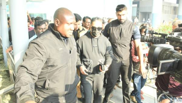 అనూహ్య మద్దతు.. అనూహ్య మద్దతు..