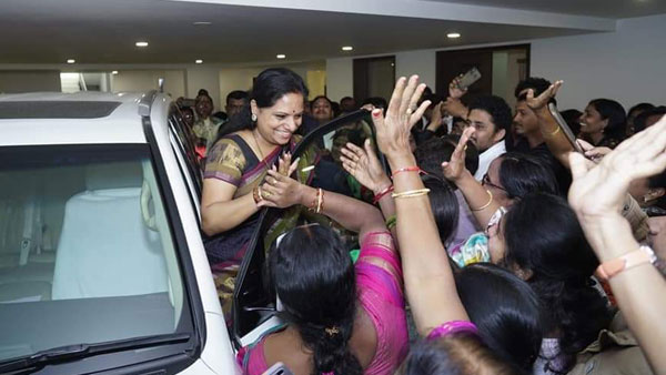 సీబీఐ నోటీసులకు ముందు వివరణ ఇస్తానన్న ఎమ్మెల్సీ కవిత