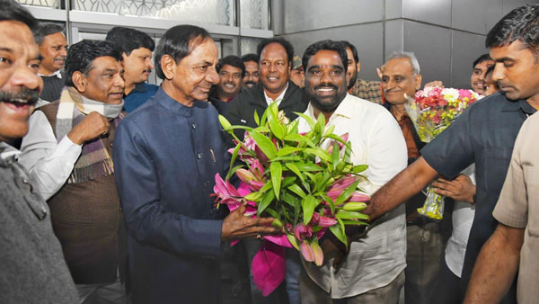 BRS office opening on 14th: CM KCR reached Delhi on Monday