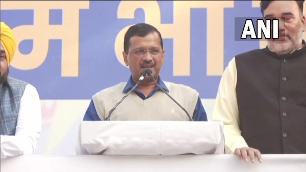 aam admi party sweeps delhi civic polls with 135 seats, ends to bjps 15 year rule