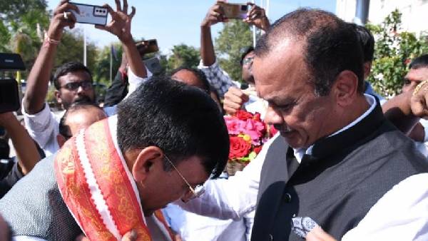  స్వాగతం పలికిన కోమటిరెడ్డి.. 