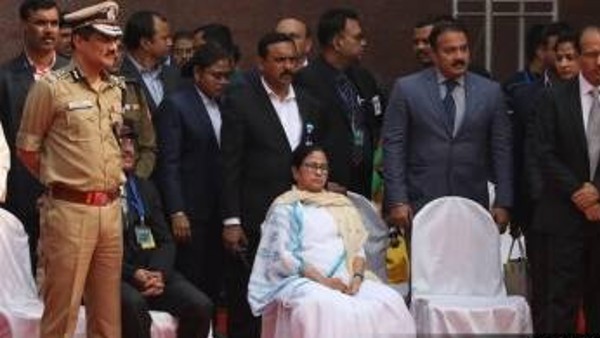 వేదిక ఎక్కని మమత..