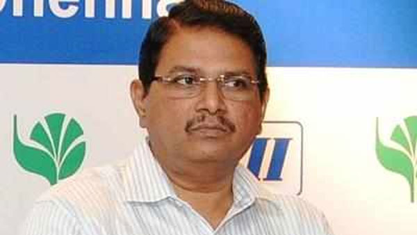 సినిమావాళ్లను నమ్ముకొని రాజకీయమా