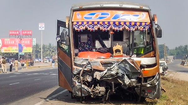 New Year: Nine people were killed and 32 injured in a horrific accident between a car and bus in Gujarat. New Year: Nine people were killed and 32 injured in a horrific accident between a car and bus in Gujarat.