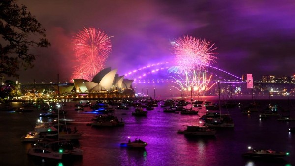 న్యూఇయర్ వేడుకలు చివరగా జరుపుకునేది అమెరికానే