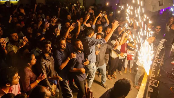 మహిళా బౌన్సర్లు ఉండాలి