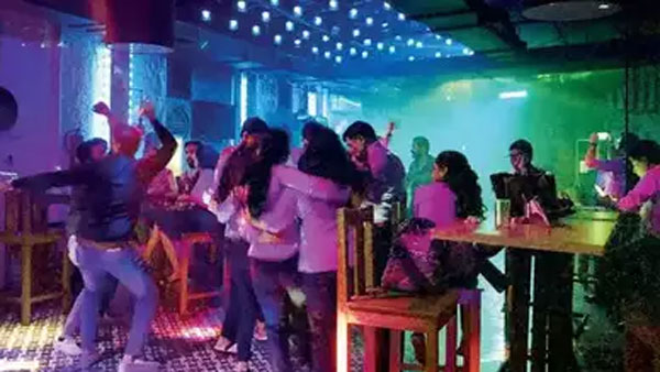 మైనర్లకు లిక్కర్ ఇస్తే బెల్ట్ తీస్తాము