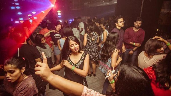  బెంగళూరులో న్యూఇయర్ పార్టీలు