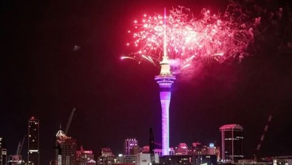 భారత్ తర్వాతే ఇంగ్లాండ్‌లో న్యూఇయర్ వేడుకలు