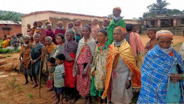 చెట్లు కొట్టకుండా కఠిన నిర్ణయం .. అడవికి కాపలా చెట్లు కొట్టకుండా కఠిన నిర్ణయం .. అడవికి కాపలా