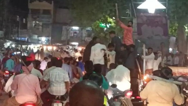 మండిపడుతున్న టీడీపీ నాయకులు.. మాచర్ల వెళ్లి తీరుతామని ఆగ్రహం మండిపడుతున్న టీడీపీ నాయకులు.. మాచర్ల వెళ్లి తీరుతామని ఆగ్రహం