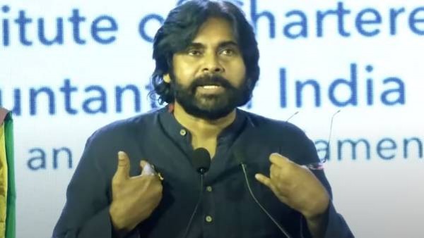 రాజకీయ వేదికలకు భిన్నంగా..