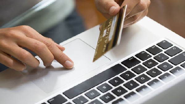 ట్రావెల్స్ ముసుగులో దందాలు ట్రావెల్స్ ముసుగులో దందాలు