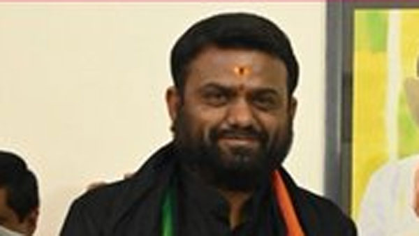 ముందే నోటీసులు వస్తాయని బండి సంజయ్ కు ఎలా తెలుసు?