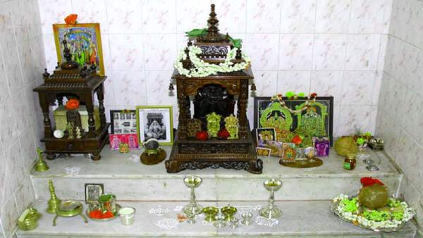 లక్ష్మీదేవి అనుగ్రహం కోసం, కష్టాల నుండి ఉపశమనం కోసం నైవేద్యం ఇలా ..