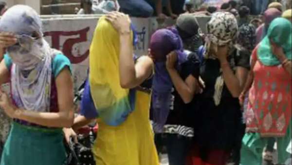 సీక్రేట్ రూమ్ లో 26 మంది మహిళలు