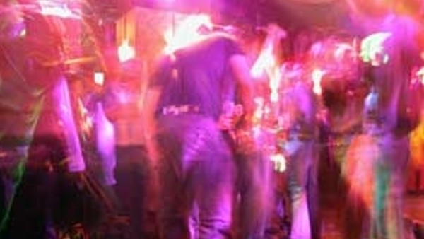 బర్త్ డే పార్టీ అయితే ఓనర్ క్యాబిన్ లో ఏం పని ?