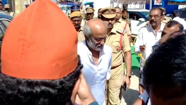 కుమార్తెతో కలిసి..