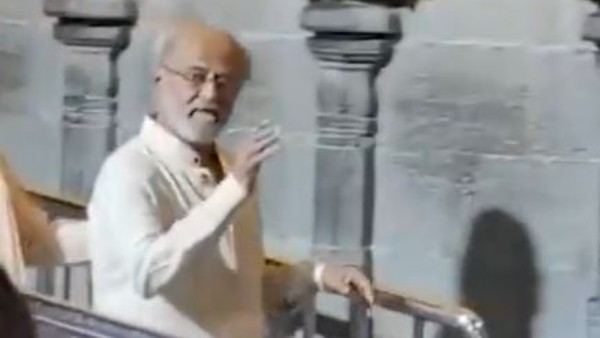  ఎగబడ్డ ఫ్యాన్స్..