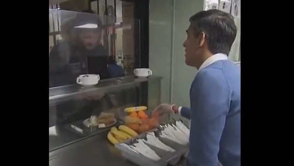 టోస్ట్, గుడ్ల ప్లేట్