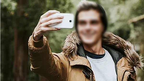 సెల్ఫీల పిచ్చి మామూలుగా లేదు