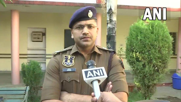 అత్తను ముక్కలు చేసి ఢిల్లీ రోడ్డువైపు అడవిలో విసిరేశాడు అత్తను ముక్కలు చేసి ఢిల్లీ రోడ్డువైపు అడవిలో విసిరేశాడు