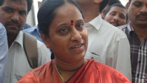 వరంగల్ డీసీసీ తమవారికి కావాలని కొండా సురేఖ పట్టు