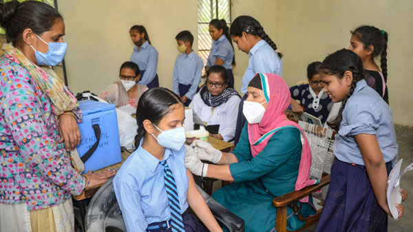  వీరికి మూడో డోస్ తప్పనిసరి..