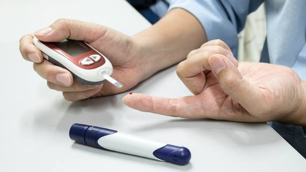 డయాబెటిస్, బీపీ ఉన్నవారు ఆదిశలో పడుకోవద్దు