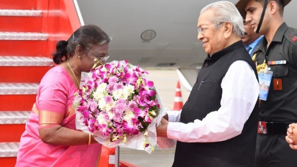 Indian president reached at gannavaram airport