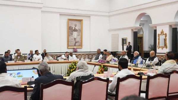 కుడివైపున.. కుడివైపున..