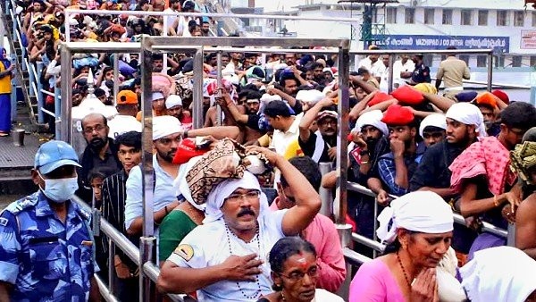 ఒకే రోజు లక్ష మంది భక్తులు ఒకే రోజు లక్ష మంది భక్తులు