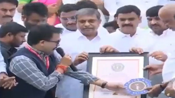 కేక్ కటింగ్..