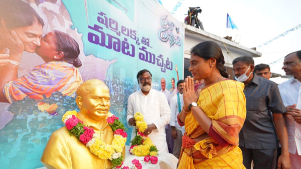 తెలంగాణా రాజకీయ వర్గాలకు షర్మిల రాజకీయంపై ఆసక్తి 