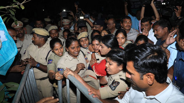 కేసీఆర్ వర్సెస్ షర్మిల.. ఎవరు గెలుస్తారో?