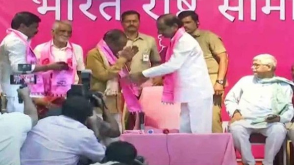బీఆర్ఎస్లోకి ఒడిశా మాజీ సీఎం గిరిధర్ గమాంగ్: కేసీఆర్ ఆహ్వానం బీఆర్ఎస్లోకి ఒడిశా మాజీ సీఎం గిరిధర్ గమాంగ్: కేసీఆర్ ఆహ్వానం