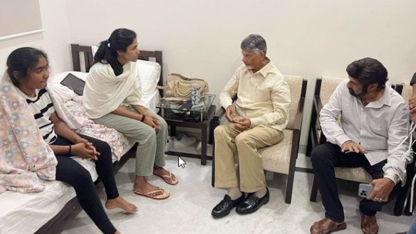 తారకరత్నకు ఐసీయూలోనే చికిత్స: చంద్రబాబు తారకరత్నకు ఐసీయూలోనే చికిత్స: చంద్రబాబు