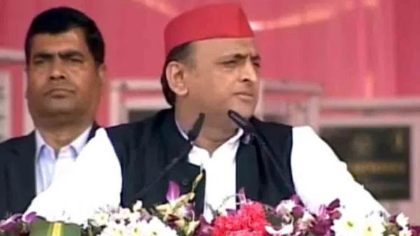 ఇంత పెద్ద సభ ఎప్పుడూ చూడలేదంటూ కేసీఆర్‌పై అఖిలేష్