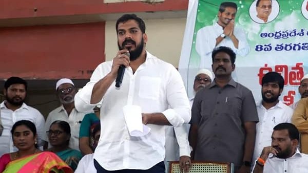 చంద్రబాబుకు టైమ్ వేస్ట్, డబ్బులు వేస్ట్..