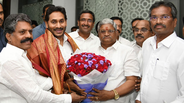 ap employees leader get warnings after complains governor against jagan regimes dues ap employees leader get warnings after complains governor against jagan regimes dues