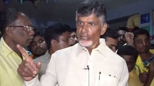 TDP Chief Chandra Babu protest at Kuppam, serious on police restrictions on his tour TDP Chief Chandra Babu protest at Kuppam, serious on police restrictions on his tour