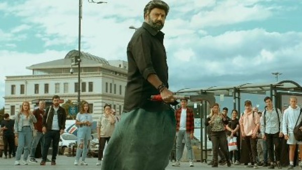 రాజకీయ రంగు.. రాజకీయ రంగు..