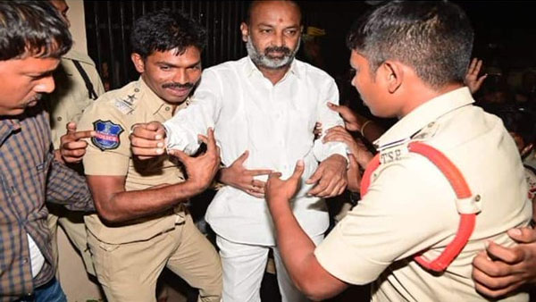 బండి సంజయ్ ఎంట్రీతో మరింత ఉద్రిక్తత బండి సంజయ్ ఎంట్రీతో మరింత ఉద్రిక్తత