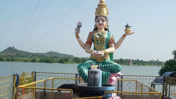 విద్యుత్‌ దీపాలతో