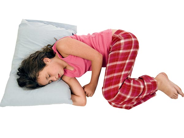  పక్కకు తిరిగి కాలు ముడుచుకుని పడుకునే వారి వ్యక్తితం ఇలా 