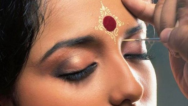 బొట్టు పెట్టుకోవటం వెనుక అనేక కారణాలు