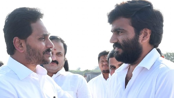 జగన్ కు ప్రైవేట్ సైన్యం ఉందని చెప్పింది అందుకే: బైరెడ్డి సిద్దార్థ్ రెడ్డి జగన్ కు ప్రైవేట్ సైన్యం ఉందని చెప్పింది అందుకే: బైరెడ్డి సిద్దార్థ్ రెడ్డి