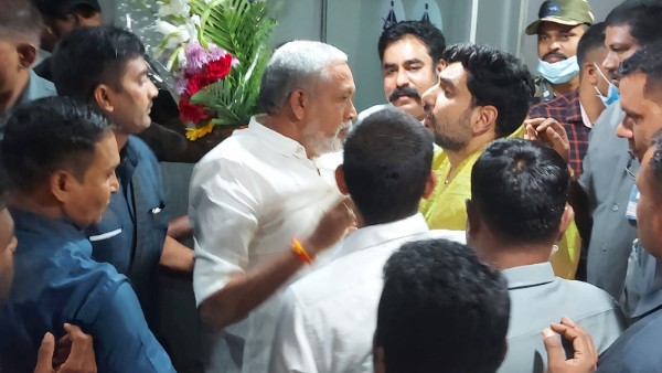 సాదర స్వాగతం.. సాదర స్వాగతం..
