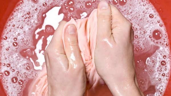 బట్టలు ఉతకడం