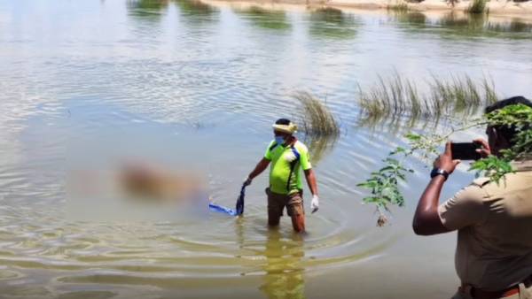 కూతుర్లతో సరసాలు కూతుర్లతో సరసాలు